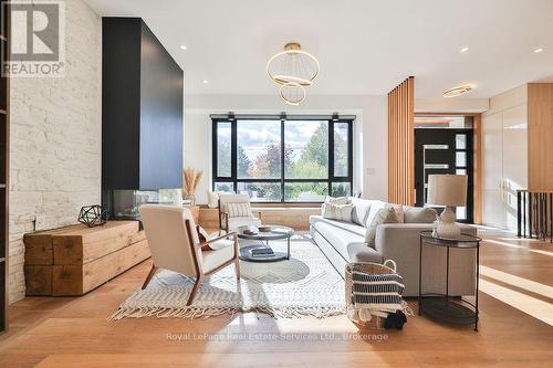 431 Sandlewood Road, Oakville (Wo West), ON - Indoor Photo Showing Living Room