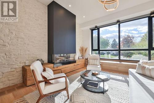 431 Sandlewood Road, Oakville (Wo West), ON - Indoor Photo Showing Living Room