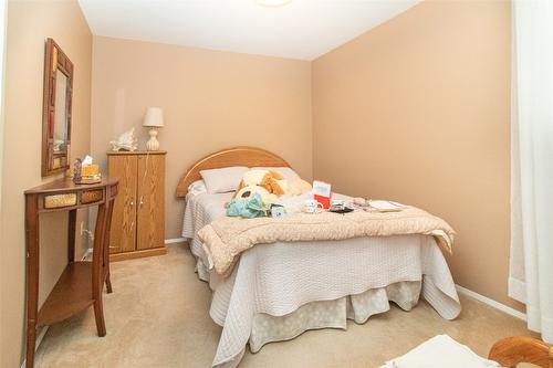 2-1209 Brookside Avenue, Kelowna, BC - Indoor Photo Showing Bedroom