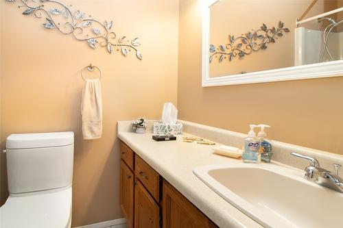 2-1209 Brookside Avenue, Kelowna, BC - Indoor Photo Showing Bathroom