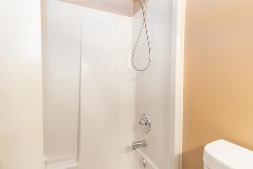 2-1209 Brookside Avenue, Kelowna, BC - Indoor Photo Showing Bathroom