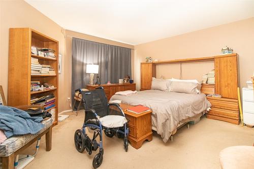 2-1209 Brookside Avenue, Kelowna, BC - Indoor Photo Showing Bedroom