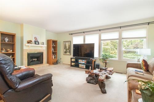 2-1209 Brookside Avenue, Kelowna, BC - Indoor Photo Showing Living Room With Fireplace