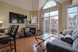 101-1128 Sunset Drive  Kelowna, BC V1Y 9W7