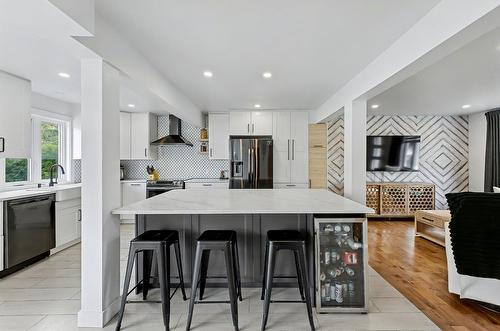 Cuisine - 2170 Rue Vendôme, Saint-Bruno-De-Montarville, QC - Indoor Photo Showing Kitchen With Upgraded Kitchen