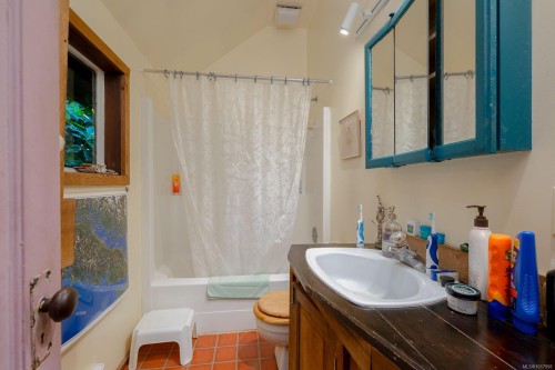 310 Tower Rd, Bamfield, BC 