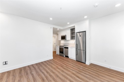 102 C-1224 Richardson St, Victoria, BC - Indoor Photo Showing Kitchen
