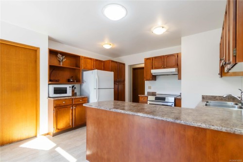 711 Miller Ave, Saanich, BC 