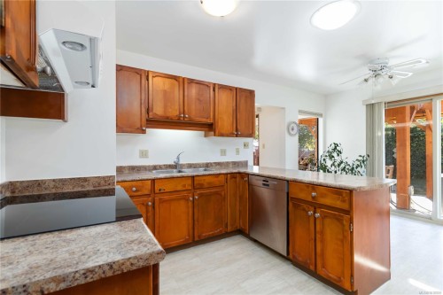 711 Miller Ave, Saanich, BC 