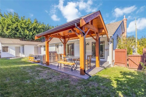 711 Miller Ave, Saanich, BC 