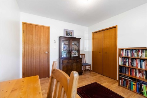 711 Miller Ave, Saanich, BC 