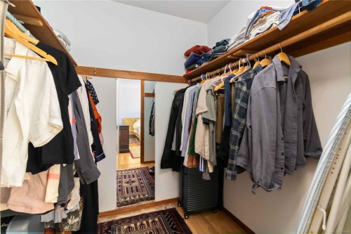 711 Miller Ave, Saanich, BC 