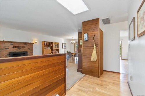 711 Miller Ave, Saanich, BC 