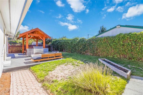 711 Miller Ave, Saanich, BC 