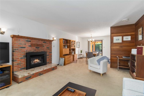 711 Miller Ave, Saanich, BC 