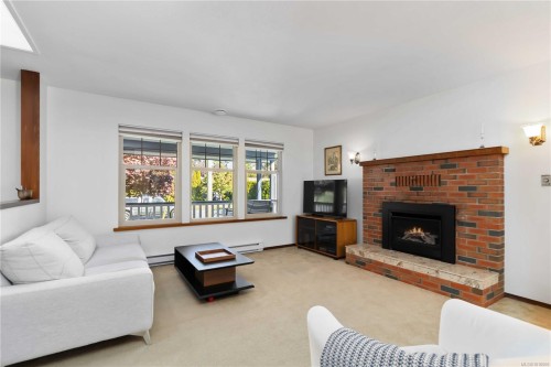 711 Miller Ave, Saanich, BC 