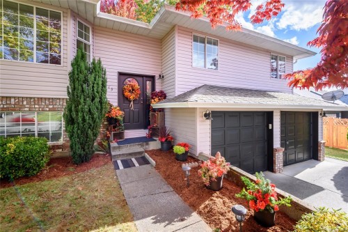 2043 Valley View Dr, Courtenay, BC 