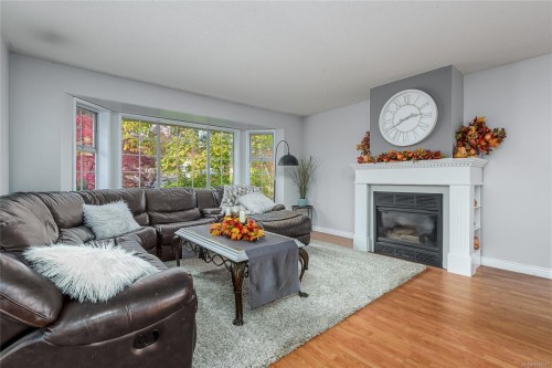 2043 Valley View Dr, Courtenay, BC 