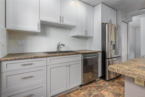 2043 Valley View Dr, Courtenay, BC 