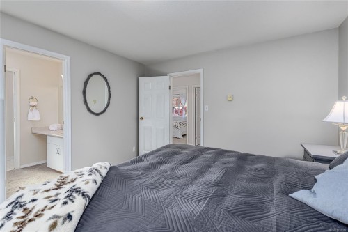 2043 Valley View Dr, Courtenay, BC 