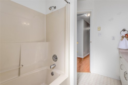 2043 Valley View Dr, Courtenay, BC 