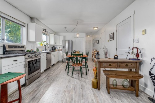 2043 Valley View Dr, Courtenay, BC 