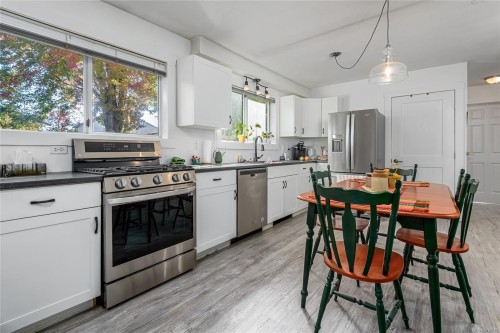 2043 Valley View Dr, Courtenay, BC 