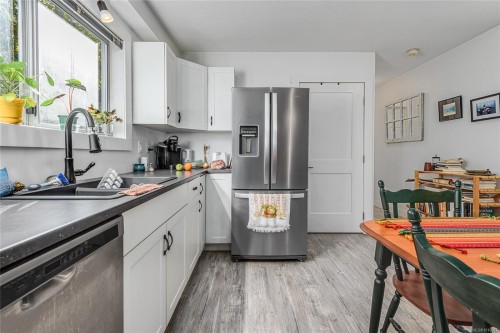 2043 Valley View Dr, Courtenay, BC 