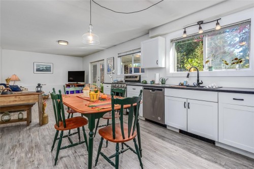 2043 Valley View Dr, Courtenay, BC 