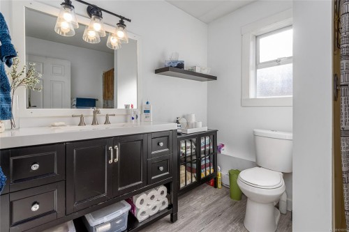 2043 Valley View Dr, Courtenay, BC 