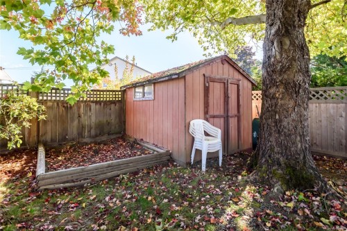 2043 Valley View Dr, Courtenay, BC 