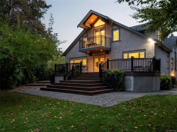 1690 Ash Rd  Saanich, BC V8N 2T5
