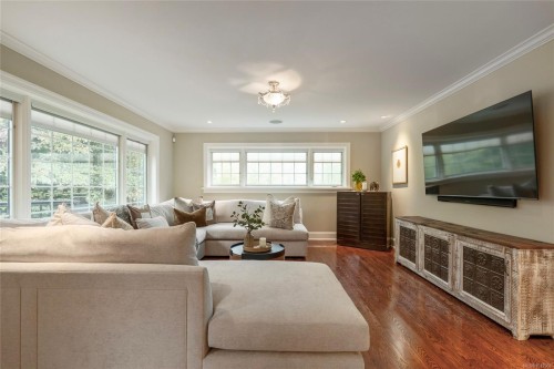 1690 Ash Rd, Saanich, BC 