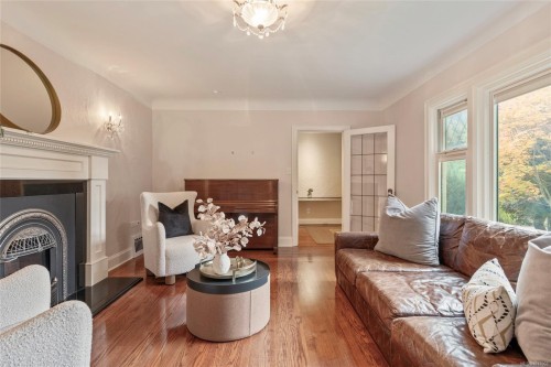 1690 Ash Rd, Saanich, BC 