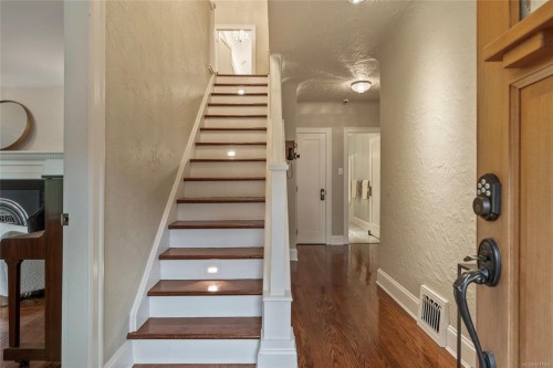 1690 Ash Rd, Saanich, BC 