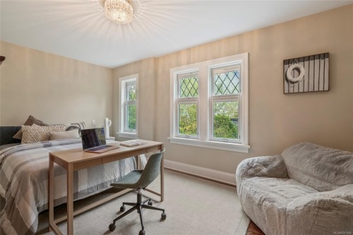 1690 Ash Rd, Saanich, BC 