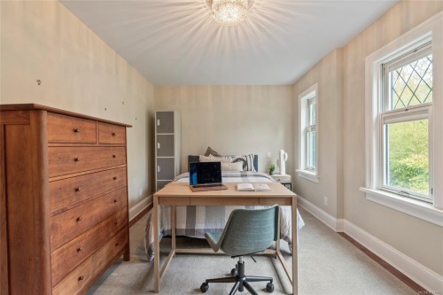 1690 Ash Rd, Saanich, BC 