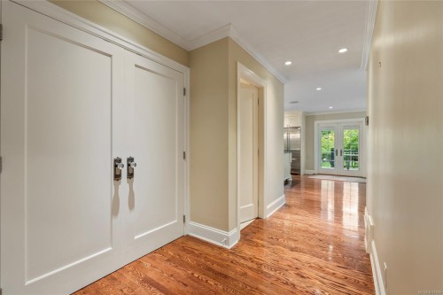 1690 Ash Rd, Saanich, BC 