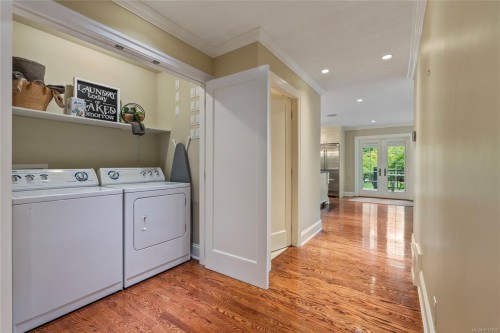 1690 Ash Rd, Saanich, BC 