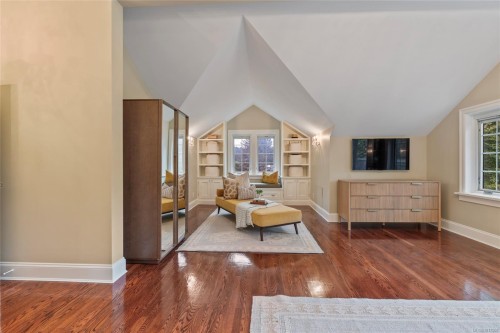 1690 Ash Rd, Saanich, BC 