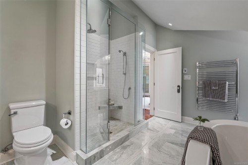 1690 Ash Rd, Saanich, BC 