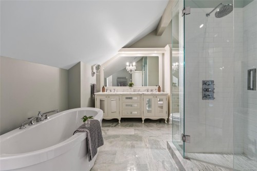 1690 Ash Rd, Saanich, BC 