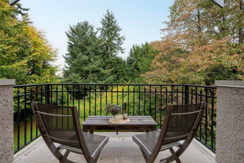 1690 Ash Rd, Saanich, BC 