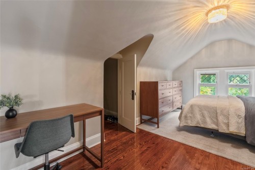 1690 Ash Rd, Saanich, BC 