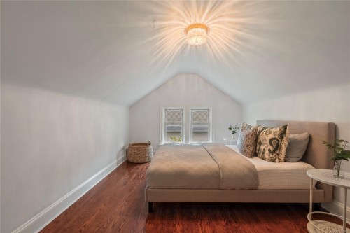 1690 Ash Rd, Saanich, BC 