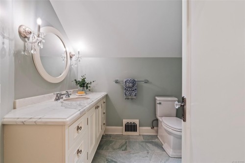 1690 Ash Rd, Saanich, BC 