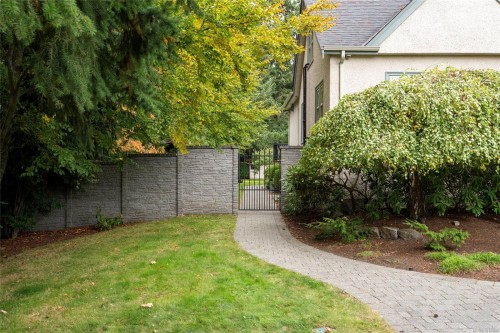 1690 Ash Rd, Saanich, BC 