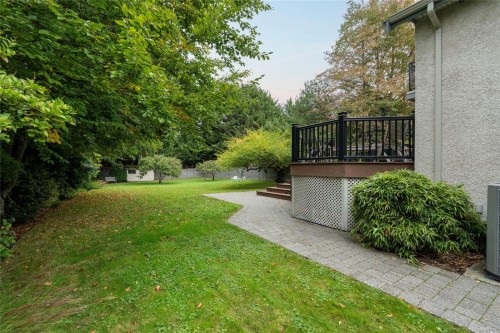 1690 Ash Rd, Saanich, BC 