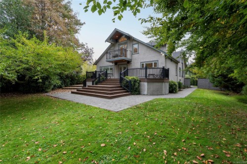 1690 Ash Rd, Saanich, BC 