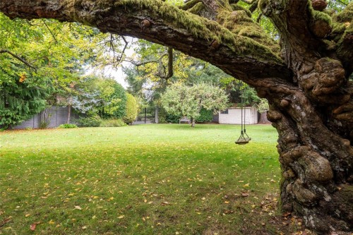 1690 Ash Rd, Saanich, BC 